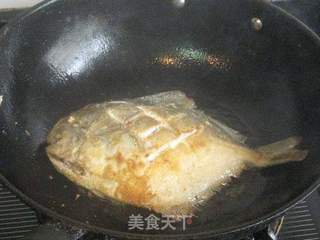 辣味蒜子烧鲳鱼的做法步骤:5