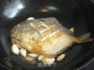 辣味蒜子烧鲳鱼的做法步骤:7
