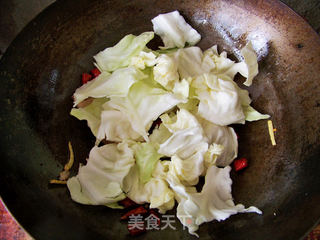 心蓝手制私房菜【美极手撕包菜】——花花年代无奈的老酱油的做法步骤:6