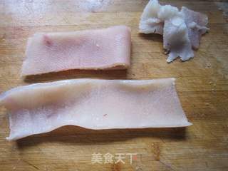 肉皮冻的做法步骤：1