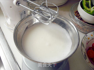 美味蛋糕的华丽变身——葱香芝士咸味蛋糕的做法步骤:3