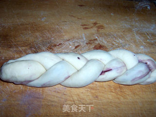 巧用窍门轻松手工揉面---桑葚果酱辫子面包的做法步骤：13