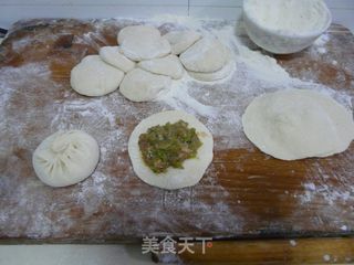 香香的芹菜馅水煎包的做法步骤：9