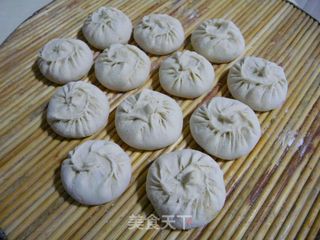香香的芹菜馅水煎包的做法步骤：10
