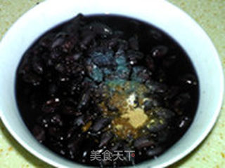 烤五香黑花生的做法步骤:2