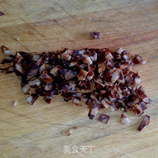 肉粽—玉米肠香肠咸蛋黄肉粽(附三角粽包法)的做法步骤:4