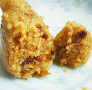 肉粽—玉米肠香肠咸蛋黄肉粽(附三角粽包法)的做法步骤:17