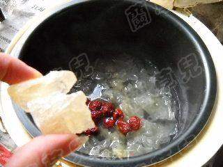 红枣绿豆银耳羹的做法步骤:6