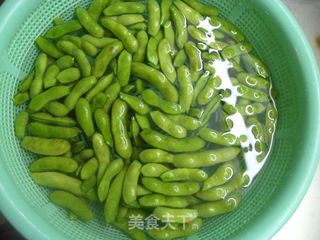 香辣毛豆—夏季休闲小菜的做法步骤：1