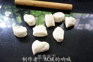 饼铛美食----烫面豆沙饼的做法步骤:2