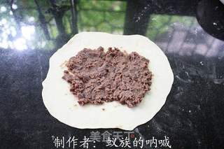 饼铛美食----烫面豆沙饼的做法步骤：4