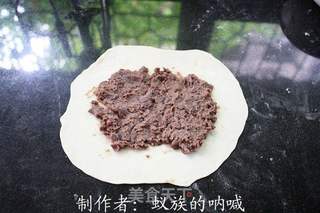 饼铛美食----烫面豆沙饼的做法步骤:4