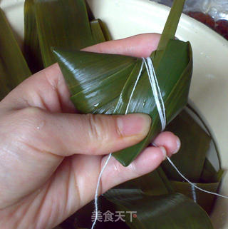 肉粽—玉米肠香肠咸蛋黄肉粽(附三角粽包法)的做法步骤:14
