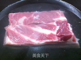 东坡扎肉的做法步骤：2