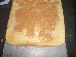 戚风蛋糕卷(沙拉肉松馅)的做法步骤:9