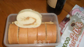 戚风蛋糕卷(沙拉肉松馅)的做法步骤:12