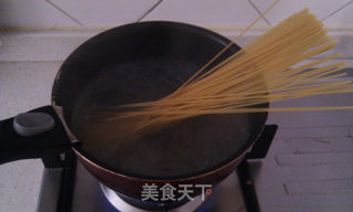 洋葱通心粉的做法步骤:2