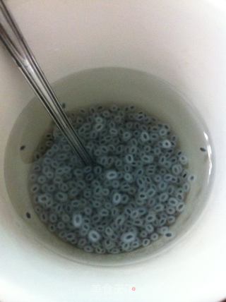 南眉籽草莓双层果冻的做法步骤:2