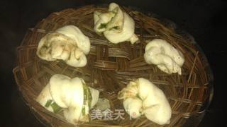 自制五香花卷的做法步骤:11