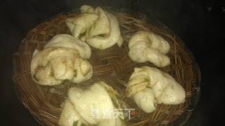 自制五香花卷的做法步骤:12