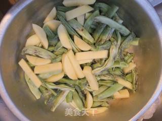 东北一家人（芸豆炖排骨）的做法步骤：2