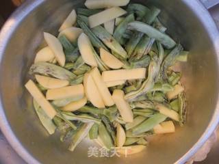 东北一家人(芸豆炖排骨)的做法步骤:2