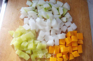 夏季健康解暑促消化汤煲——排骨杂菜汤的做法步骤:2