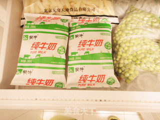 冰奶荔枝虾球的做法步骤:2