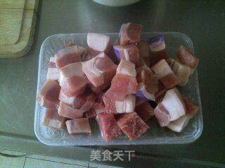 红烧肉炖粉条的做法步骤：2