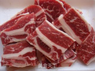 黑椒牛仔骨的做法步骤：1