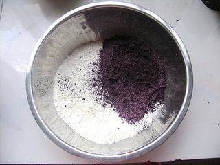 超详图解花卷做法——黑米双色花卷的做法步骤:2