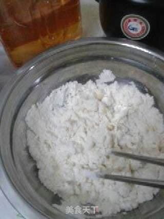用电饭煲做绿豆饼的做法步骤:3