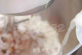 咕咕霍夫可可葡萄干面包的做法步骤:2