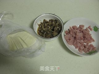 给早餐加点料——干菜烧麦的做法步骤：1