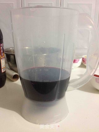 草莓红酒冰的做法步骤:2
