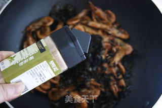 灼浸炸炒四道工序打造欧洲杯吮指下酒菜——吮指茶香北极虾的做法步骤:14