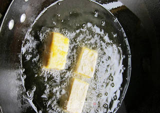 父亲节的礼物——{日式炸豆腐}的做法步骤:7