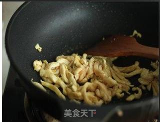 夏日不可错过的清爽家常小炒——鸡丝茼蒿的做法步骤:5