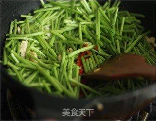 夏日不可错过的清爽家常小炒——鸡丝茼蒿的做法步骤:6