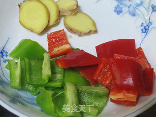 菠萝季不可错过的美味:菠萝焖鸭的做法步骤:2