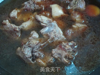 菠萝季不可错过的美味:菠萝焖鸭的做法步骤:7