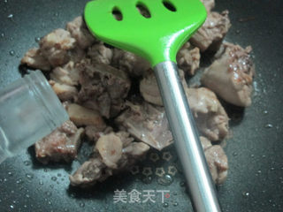 菠萝季不可错过的美味:菠萝焖鸭的做法步骤:5