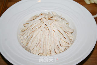 解决三点难题,做出带有地方特色的川味美食——【川味棒棒鸡】的做法步骤:7