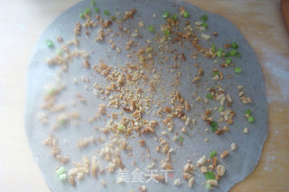 【美好的一天开始于一份健康早餐】粗粮烫面卷子+小米蛋花粥的做法步骤:6