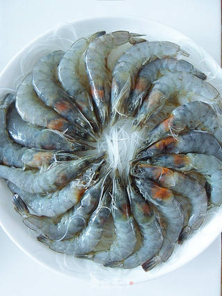 【夏日清蒸菜】蒜蓉粉丝虾(教新手轻松挑虾线)的做法步骤:7