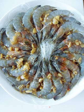 【夏日清蒸菜】蒜蓉粉丝虾(教新手轻松挑虾线)的做法步骤:12