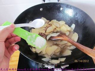 老黄瓜炒土豆片的做法步骤：6