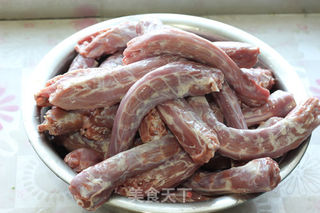 一道让你停不了嘴的零食---麻辣鸭脖子的做法步骤:2