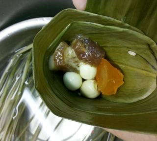 莲子蛋黄肉粽的做法步骤:6