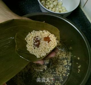 莲子蛋黄肉粽的做法步骤:7